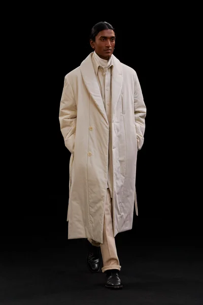 Look 28